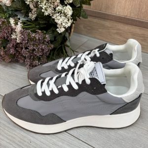 Deportiva classe gris