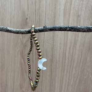 Pulsera arco iris con luna de nácar