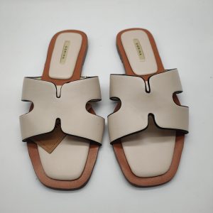 Sandalias planas estilo H