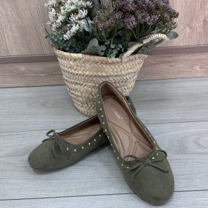 Bailarina verde tachuelas