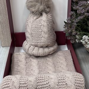 Conjunto gorro y bufanda taupe