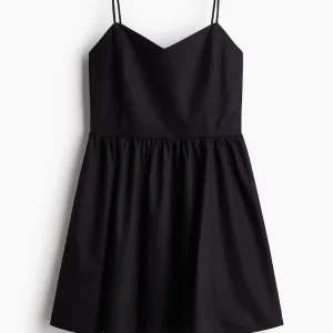 VESTIDO CORTO NEGRO