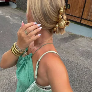 GANCHETA DE CONCHAS DE MAR DORADA