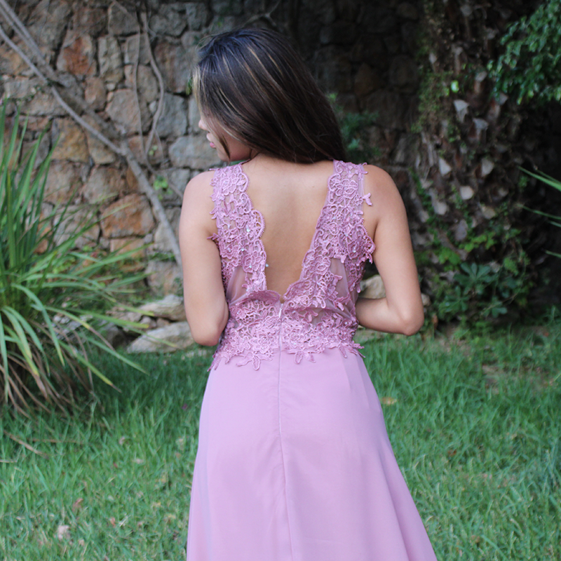 vestido largo rosa palo bordado y pedreria - Imagen 3