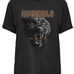 Camiseta Invincible