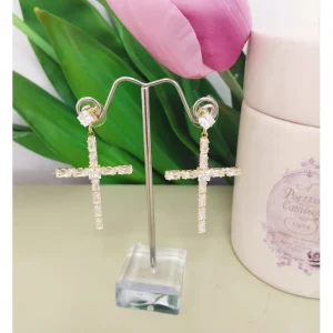 Pendiente cruz blanca