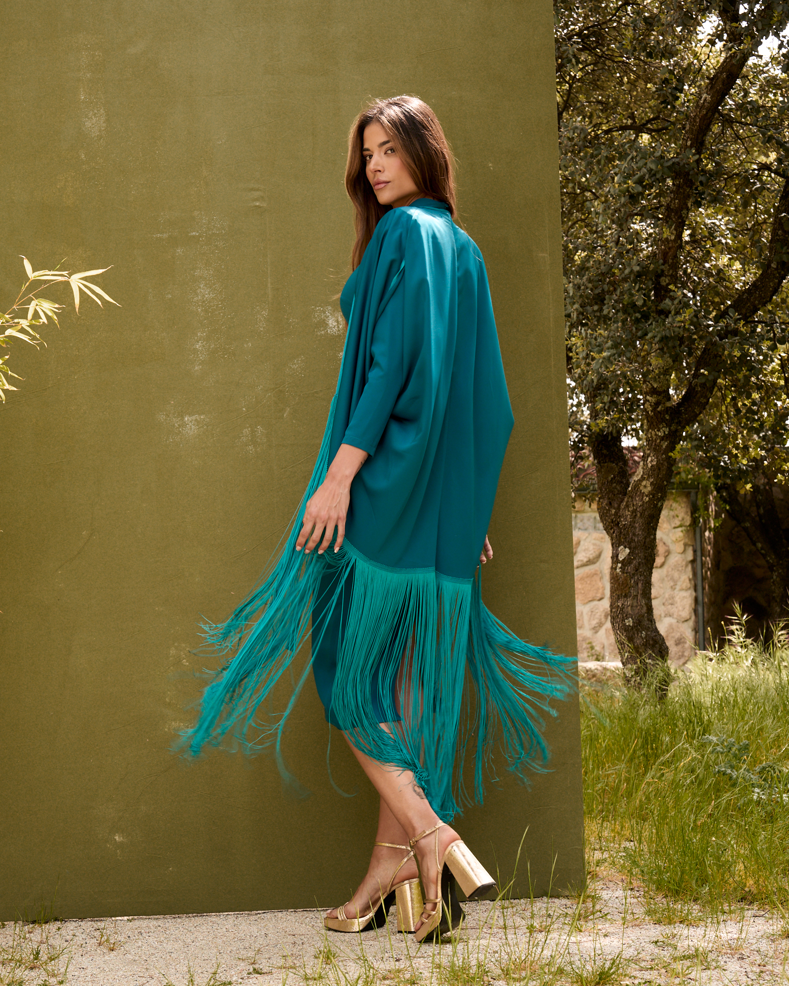 Vestido de invitada con flecos y cinturón – Color Océano - Imagen 2